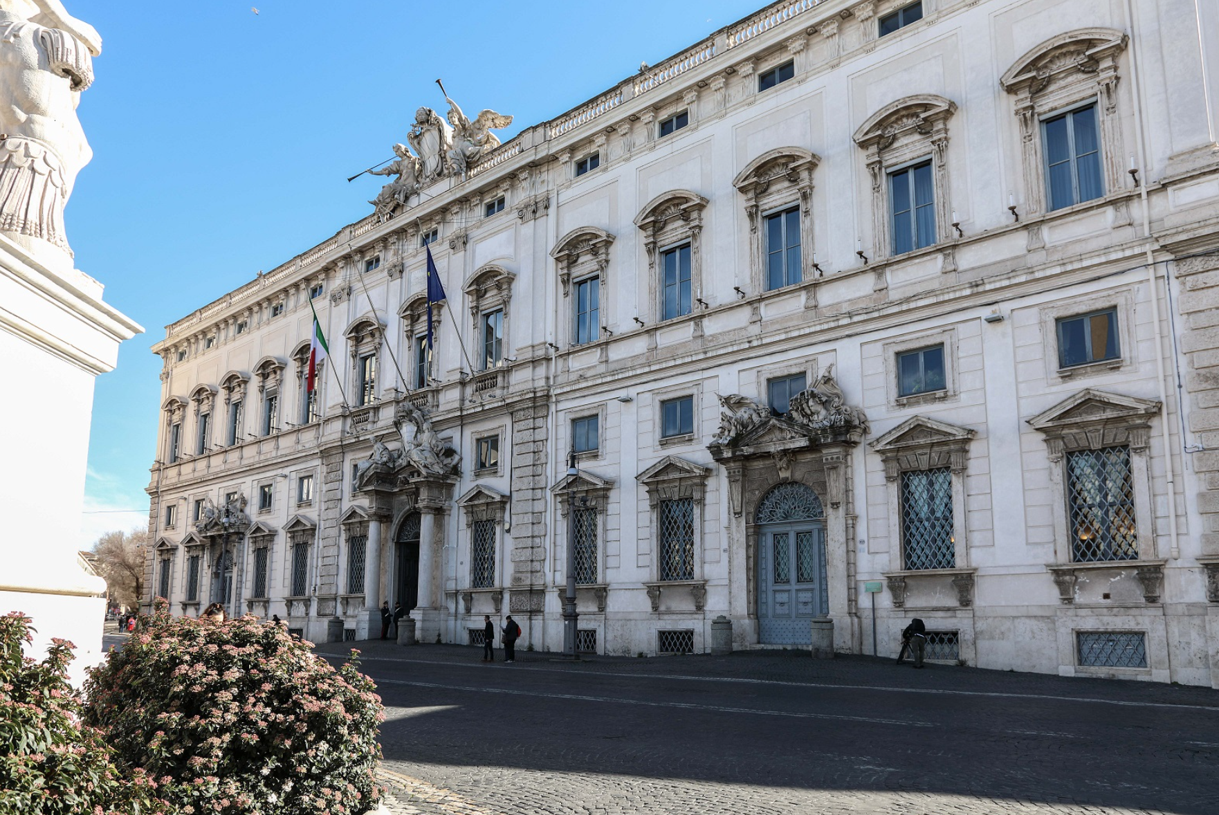 Consulta choc. Il cognome paterno sarebbe un retaggio patriarcale 1